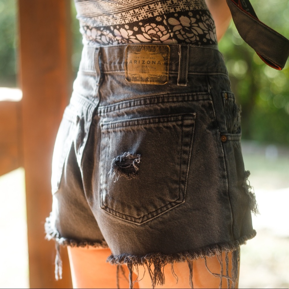 Vintage Arizona Jean Co. Black/Grey Distressed Denim Shorts, size 28